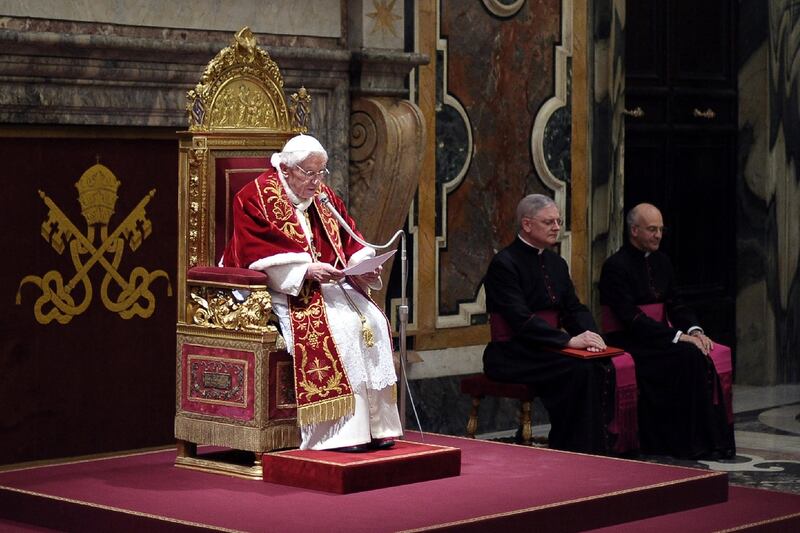 articles/2013/03/11/the-vatican-s-big-fashion-probelm-how-fat-is-the-new-pope/Pope_Fashion_Problem_agvsev