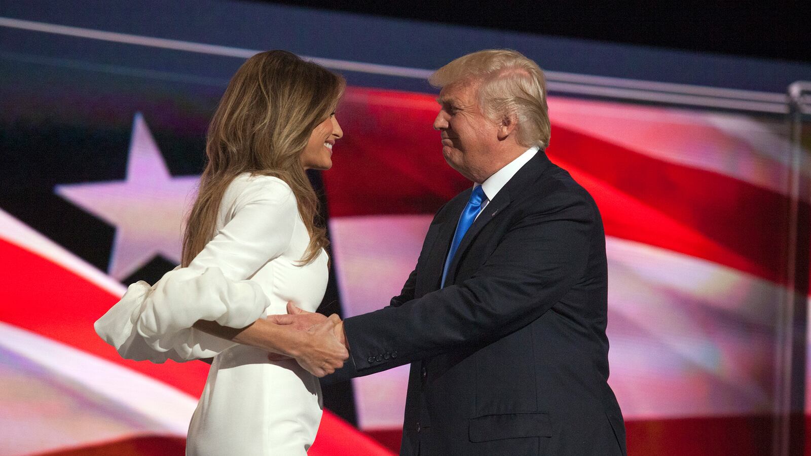 articles/2016/07/19/rnc-2016-melania-trump-looooves-her-hoosband/160719-nuzzi-melania-trump-stage-tease_tk1e2l