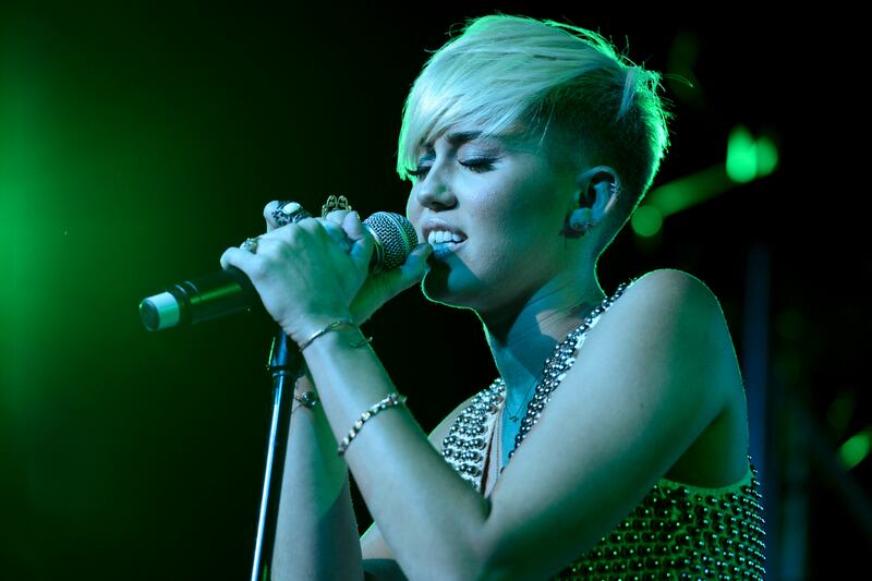 galleries/2012/12/13/justin-bieber-russell-crowe-more-nine-crazy-celebrity-murder-plots-photos/murder-plots-cyrus_nyqfe2