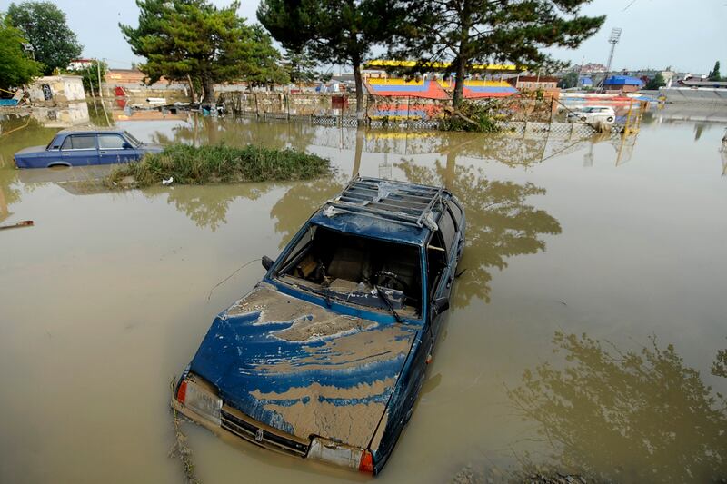 galleries/2012/07/12/shocking-photos-of-the-flooding-in-russia-s-krasnodar-region/russia-floods-2_btvqqe