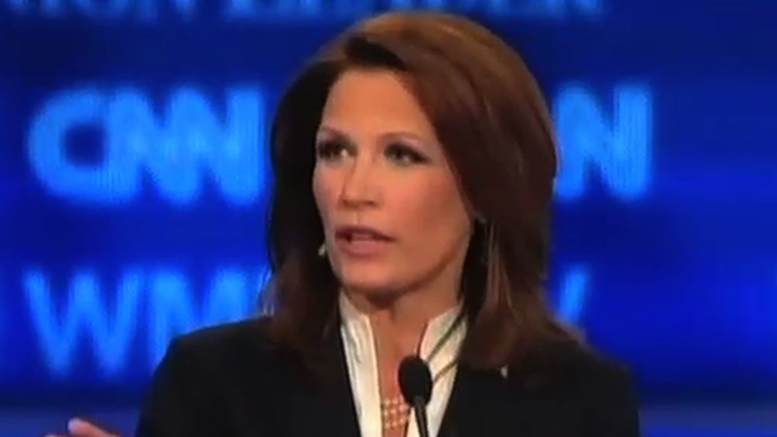 articles/2011/06/14/gop-debate-in-new-hampshire-video-highlights-michelle-bachmann-mitt-romney-more/110613-cnn-bachmann-running-1200_udpg8l