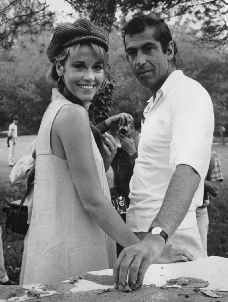 galleries/2011/10/03/jason-biggs-lady-gaga-tiger-woods-celebrities-who-have-had-threeesomes-photos/celebrity-threesomes-fonda_v5org5