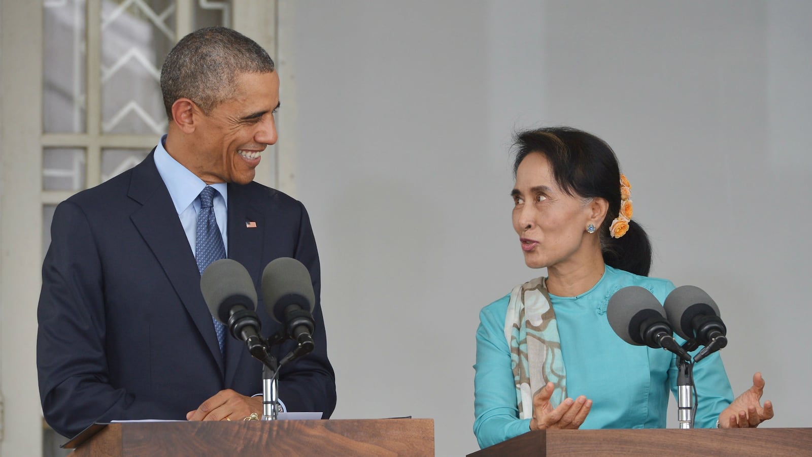 cheats/2014/11/19/burma-nixes-suu-kyi-presidential-run/141119-aung-san-suu-kyi-cheat_d5xl2f