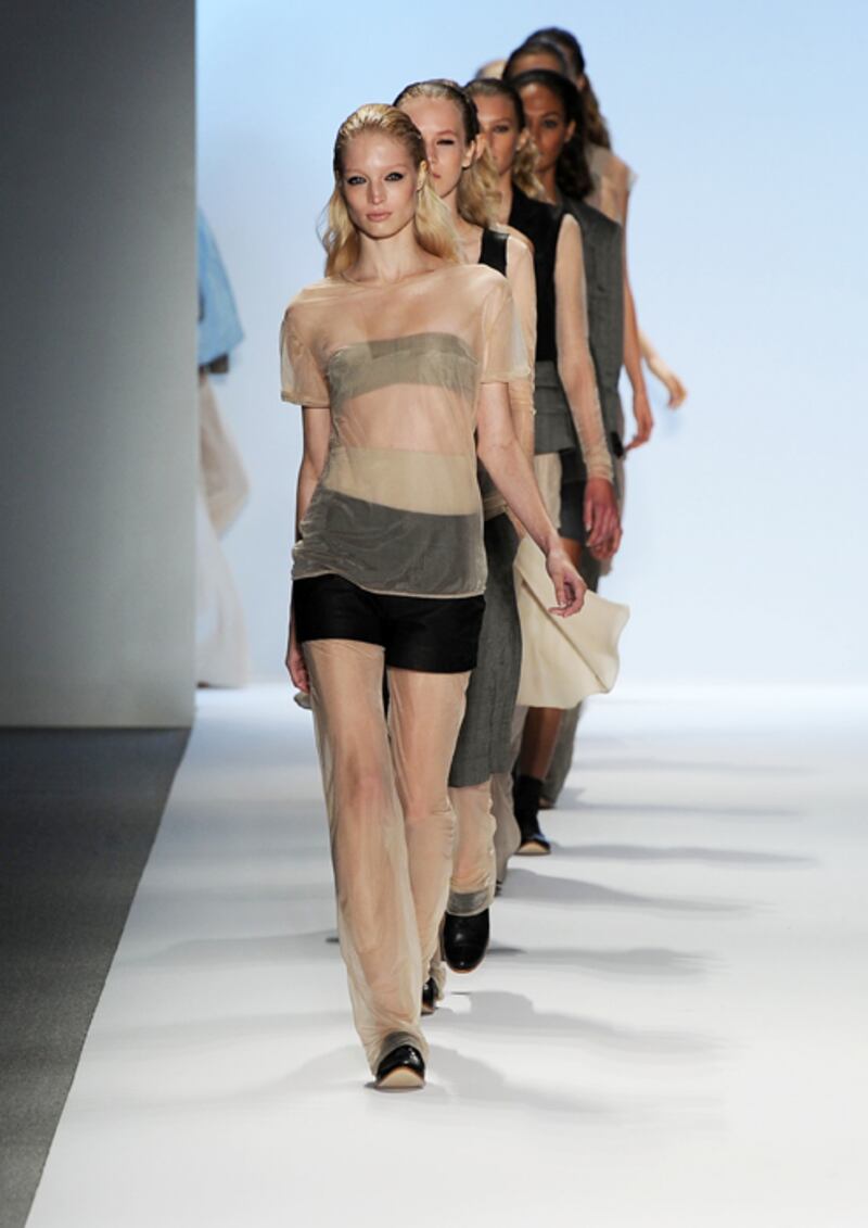 galleries/2010/09/10/fashion-week-s-first-days/ny-fashion-week-wrap-1---richard-chai_x6oae5