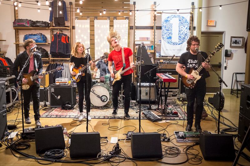 galleries/2015/03/18/you-wish-you-were-here-a-sxsw-gallery/150318-sxsw-02_hzk1ii