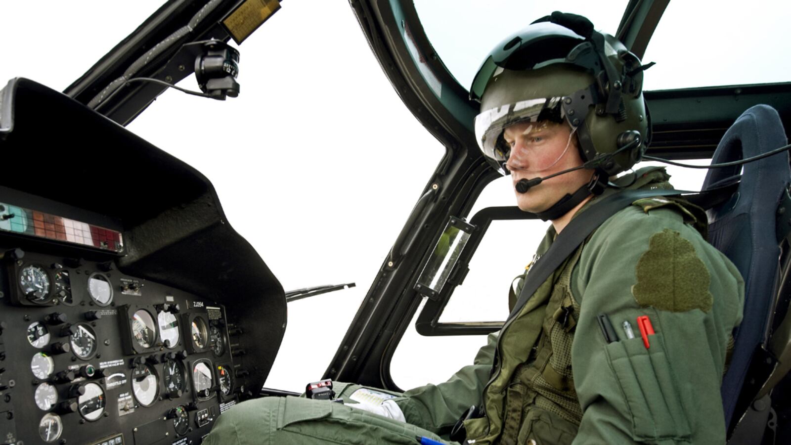 articles/2012/02/08/prince-harry-will-return-to-afghanistan-as-apache-helicopter-pilot/prince-harry-helicopter-insurgents-sykes_hkhsfy