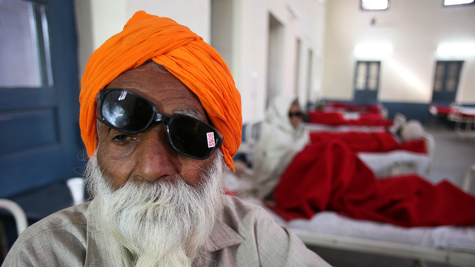 cheats/2014/12/05/15-indians-blinded-by-cataract-surgery/141205-india-blind-cheat_e9o31w