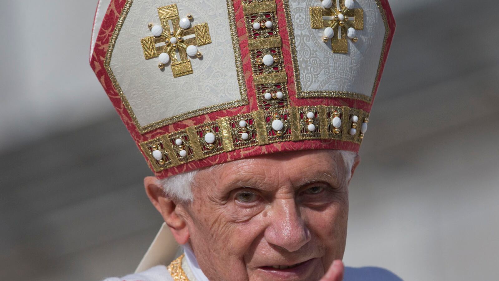 cheats/2012/12/03/pope-benedict-joins-twitter/pope-names-new-saints-cheat_fxaf7n