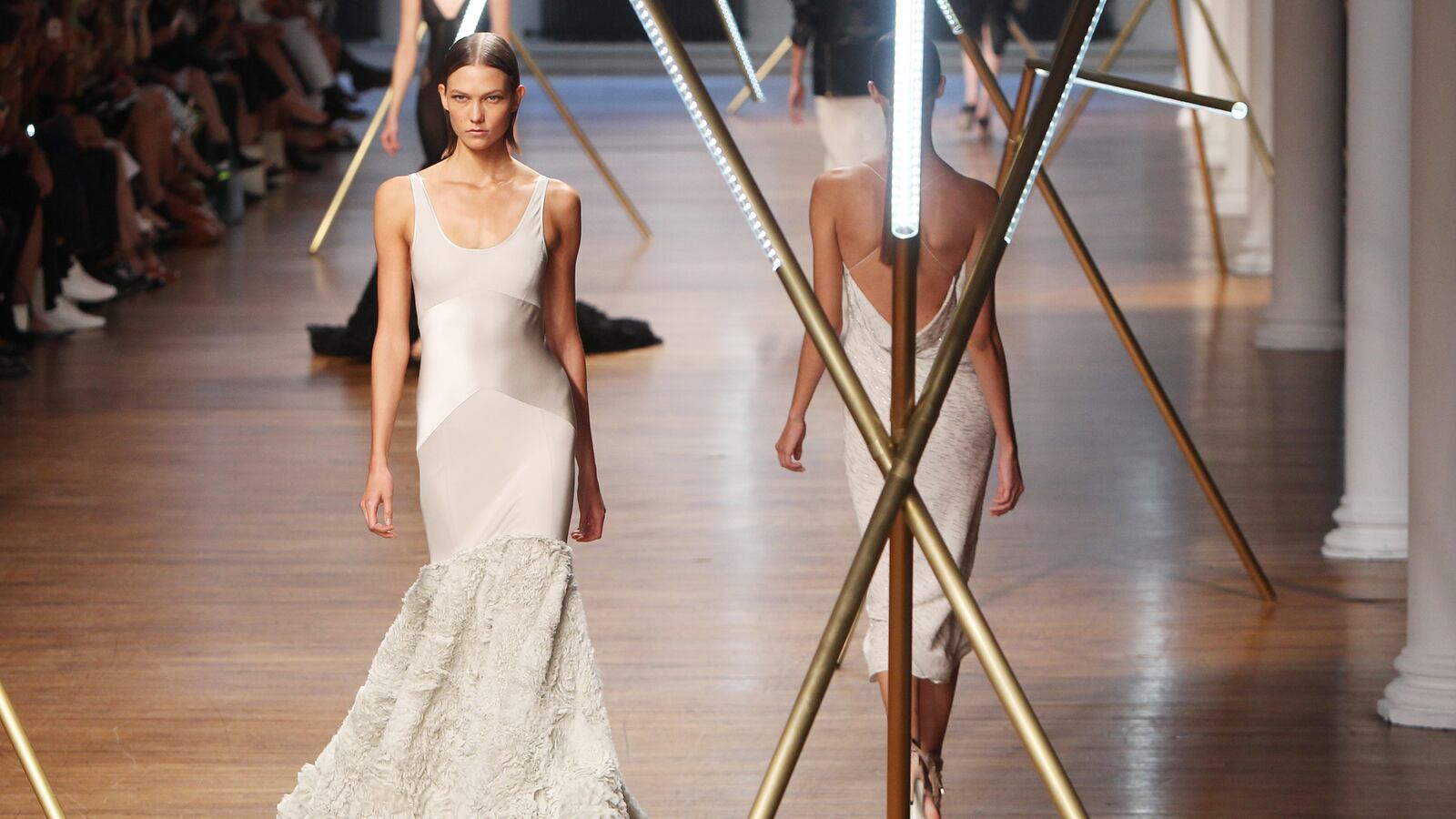 articles/2013/09/06/jason-wu-spring-summer-2014-show-at-new-york-fashion-week/130906-jason-wu-wilkinson-tease_byrrjc