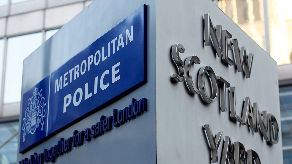 cheats/2012/10/02/journalist-arrested-for-computer-hacking/hackers-journalist-england-cheat_j4akop