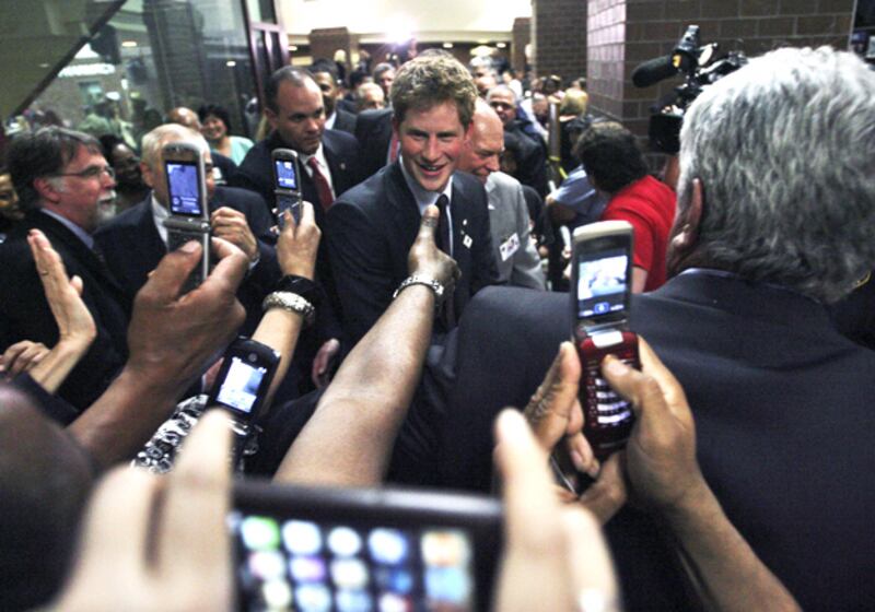 galleries/2009/05/29/prince-harry-in-new-york/prince-harry-visits-ny-5_q2dfqz