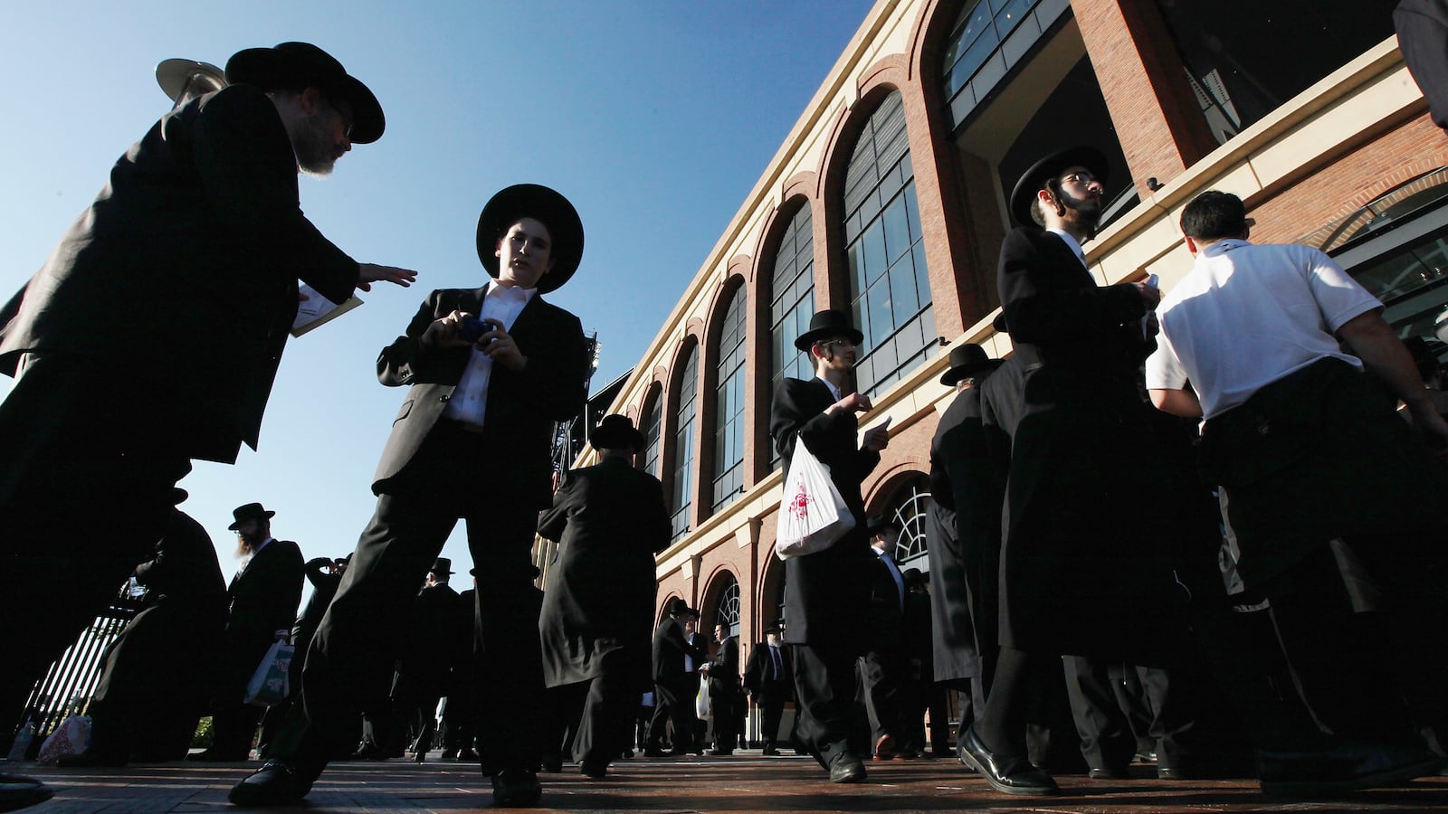 articles/2013/10/10/pew-director-explains-rationale-behind-survey-of-u-s-jews/orthodox-jews-new-york-openz_rdz9va