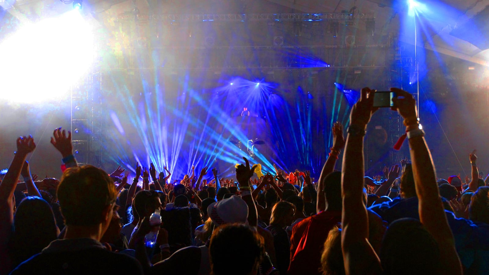 articles/2014/04/28/warning-this-column-will-offend-you/140427-moynihan-dj-tease_momuwq