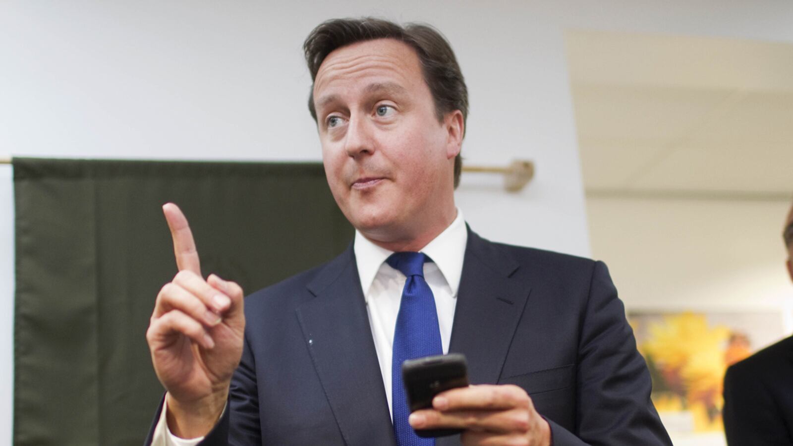 cheats/2011/08/06/cameron-wants-american-to-lead-scotland-yard/cameron-phone-hack_pfstqj
