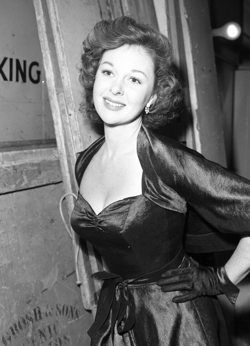 galleries/2012/10/08/mel-gibson-clint-eastwood-and-more-actors-who-almost-played-james-bond-photos/susan-hayward-almost-james-bond_rhh2bc