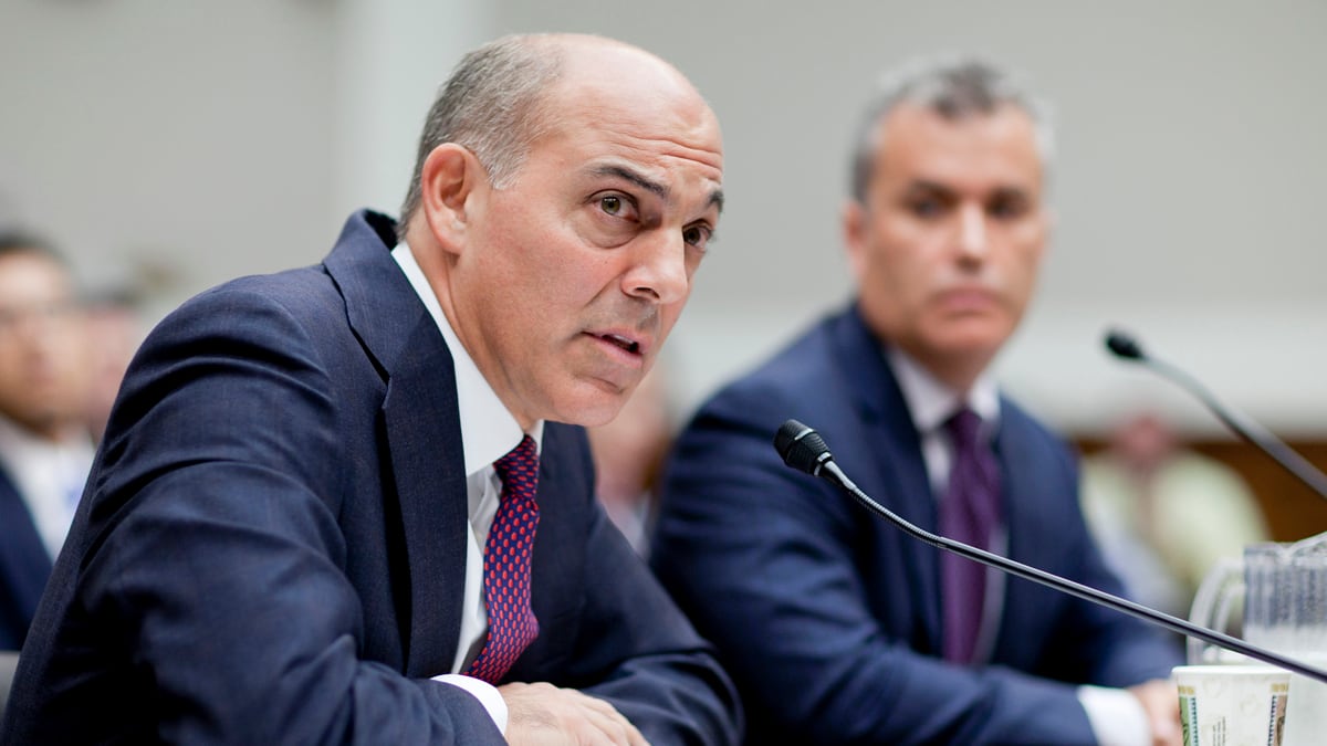 cheats/2011/10/06/official-resigns-over-solyndra/jonathan-silver-doe-loan-ceo-steps-down-cs_bcemd4