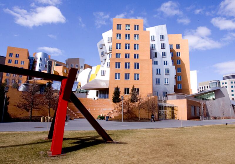 galleries/2009/09/16/25-colleges-with-the-worst-crime-rankings/dangerous-colleges---mit_wqncox