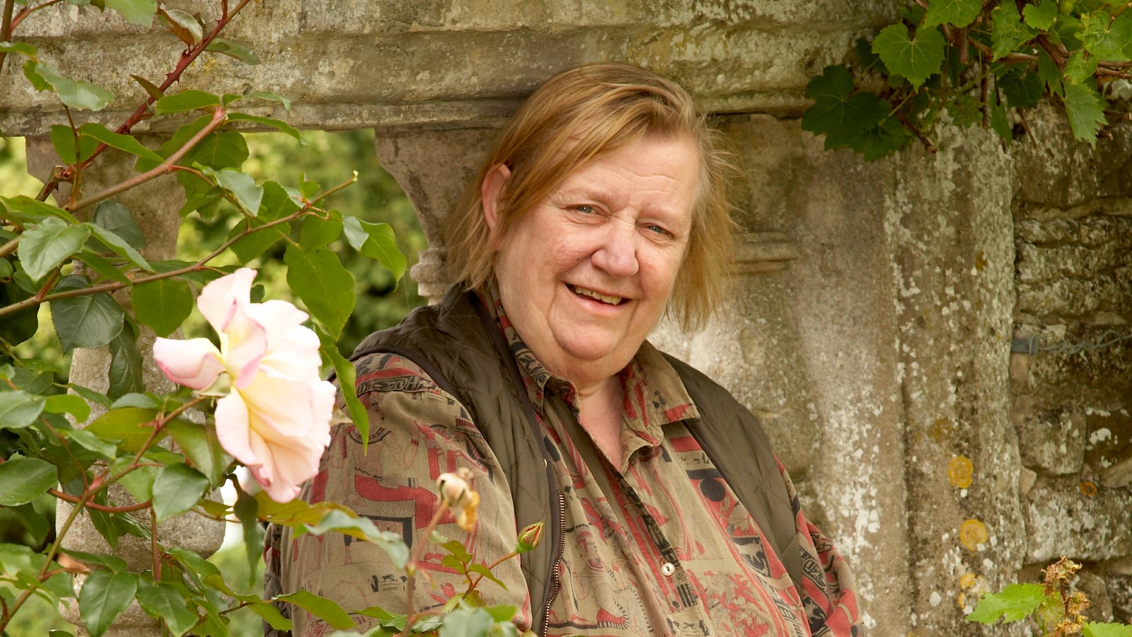 articles/2014/03/22/the-week-in-death-clarissa-dickson-wright-one-of-two-fat-ladies/140321-week-in-death-telegraph-tease_hldnsb