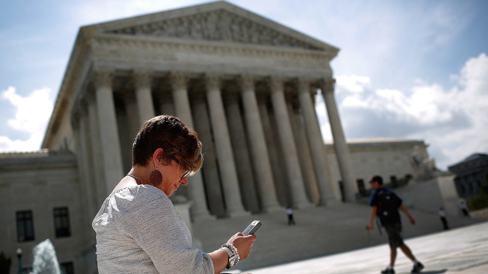 articles/2014/06/25/the-supreme-court-tells-cops-to-back-off-your-cell-phone/140625-cell-phone-warrant-tease_lhpyz7