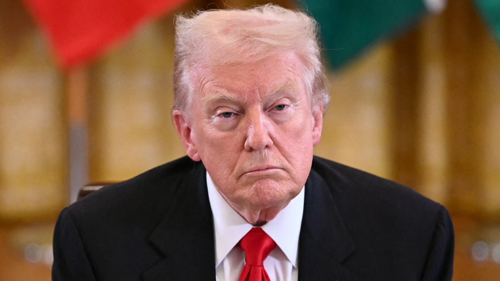 دونالد ترامپ، رئیسجمهور ایالات متحده، در یک شام با رهبران آسیای مرکزی در اتاق شرقی عرش سفید در واشنگتن، دی.سی. در تاریخ ۶ نوامبر ۲۰۲۵ سخن میگوید.