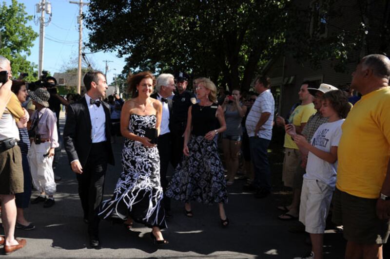 galleries/2010/07/31/vips-in-rhinebeck/chelsea-wedding---guests-1_vvgxag