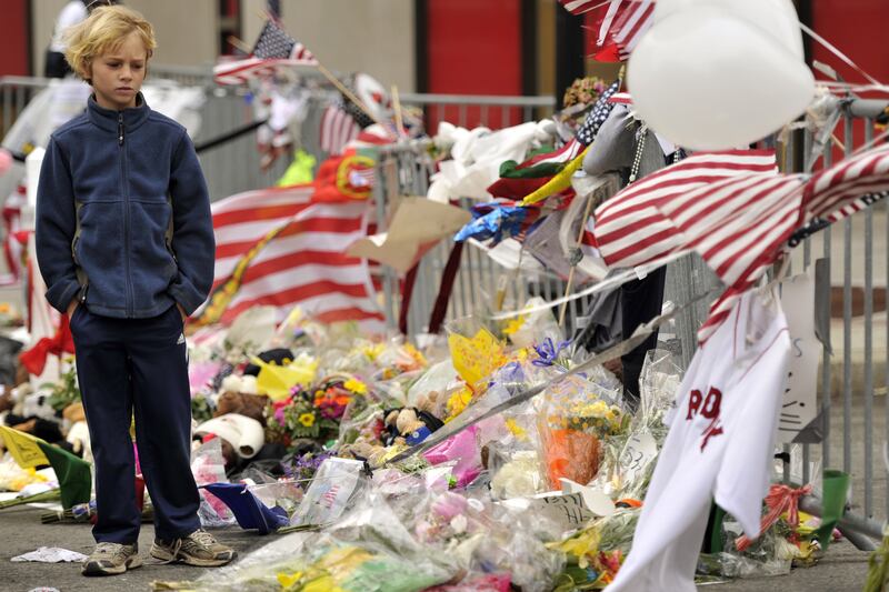 articles/2013/04/27/don-t-let-boston-s-survivors-and-victims-get-ripped-off/130427-boston-fund-tease-embed_wqkvui