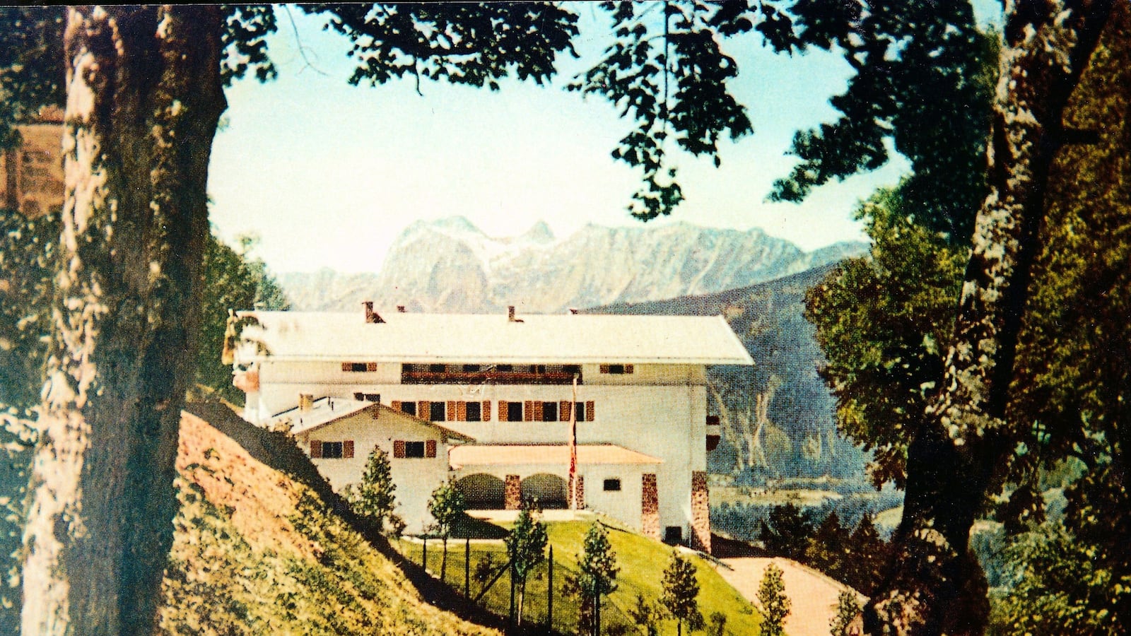 articles/2015/05/03/vacationing-with-the-ghosts-in-the-nazis-gated-community/150502-irving-hitler-home-tease_seqtf4