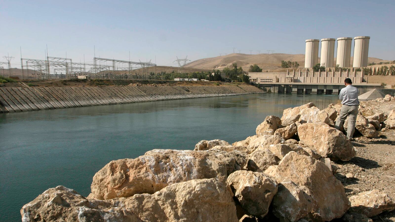 cheats/2014/08/04/isis-could-flood-city-of-mosul/140804-mosul-dam-cheat_cqdogn