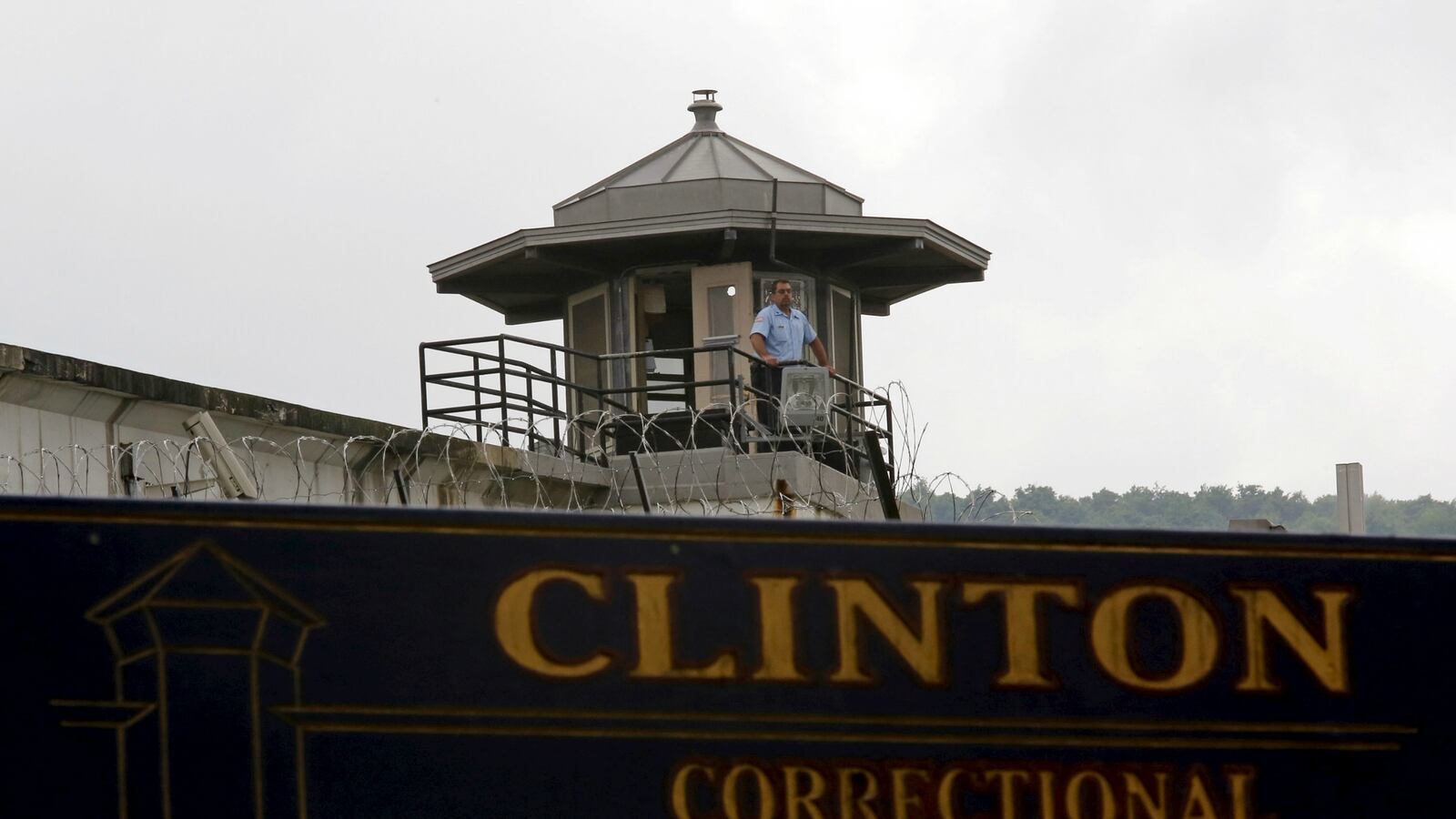 cheats/2015/06/24/prison-officer-arrested-in-escape-plot/150624-prison-officer-cheat_t90ck0