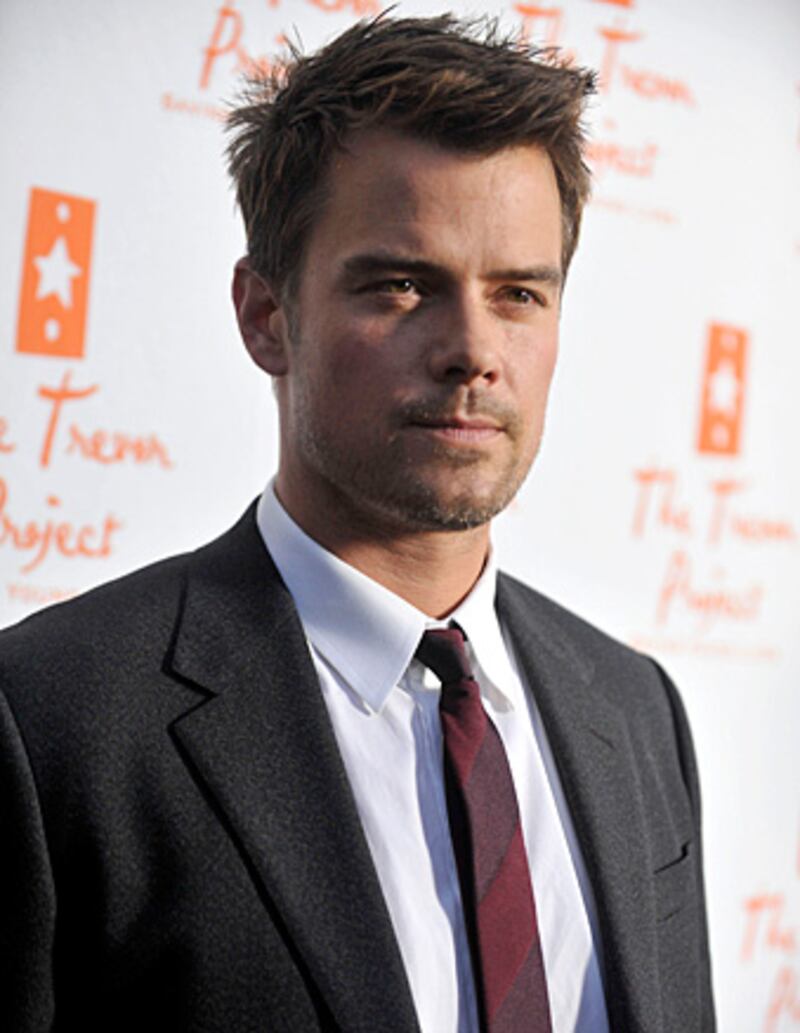 galleries/2010/12/06/worst-celebrity-passengers/worst-celeb-passengers---duhamel_cuzkfk