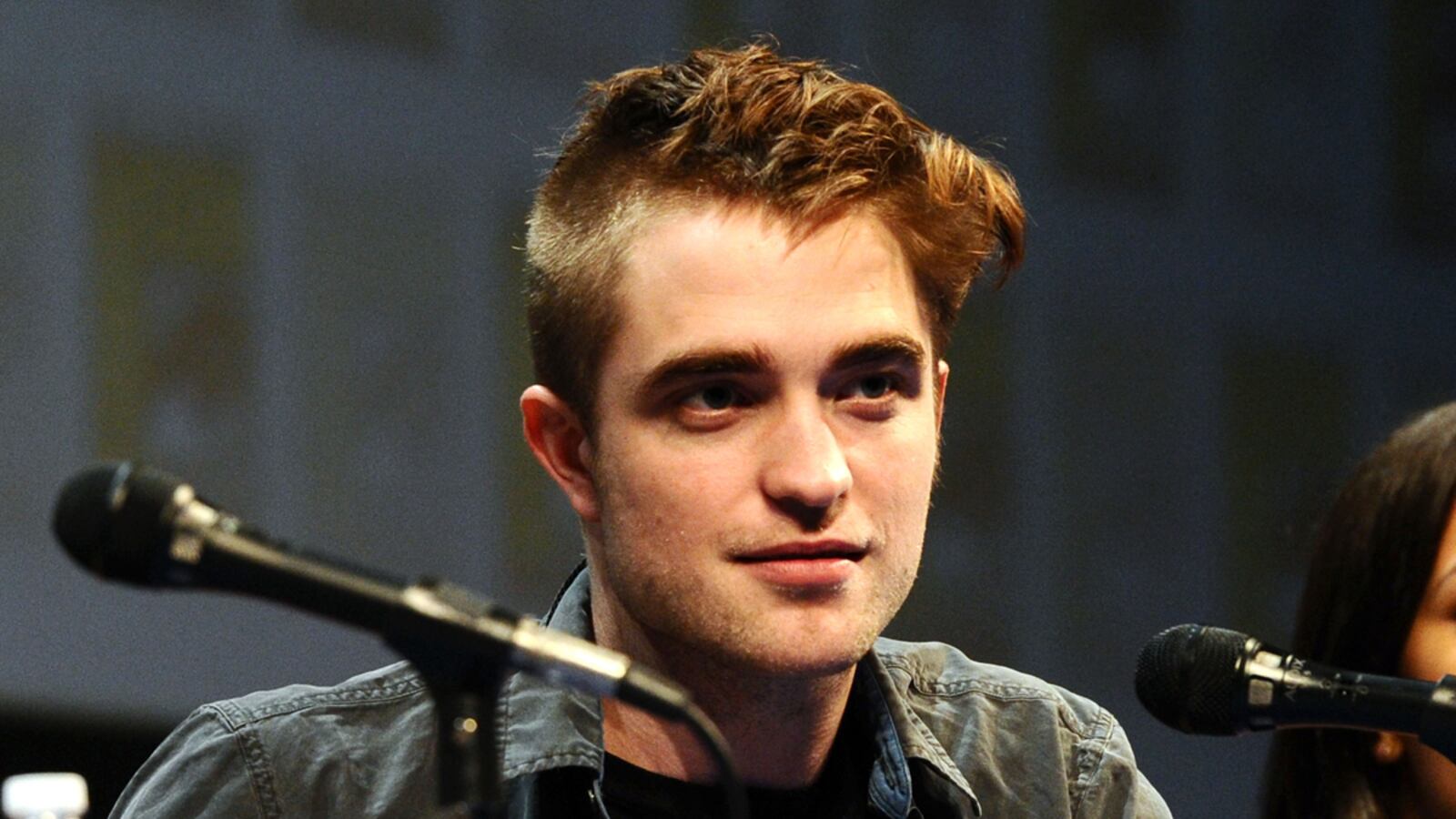 galleries/2011/07/26/half-shaved-celebrity-haircuts-photos/Robert-pattinson-hair_xdtzf7