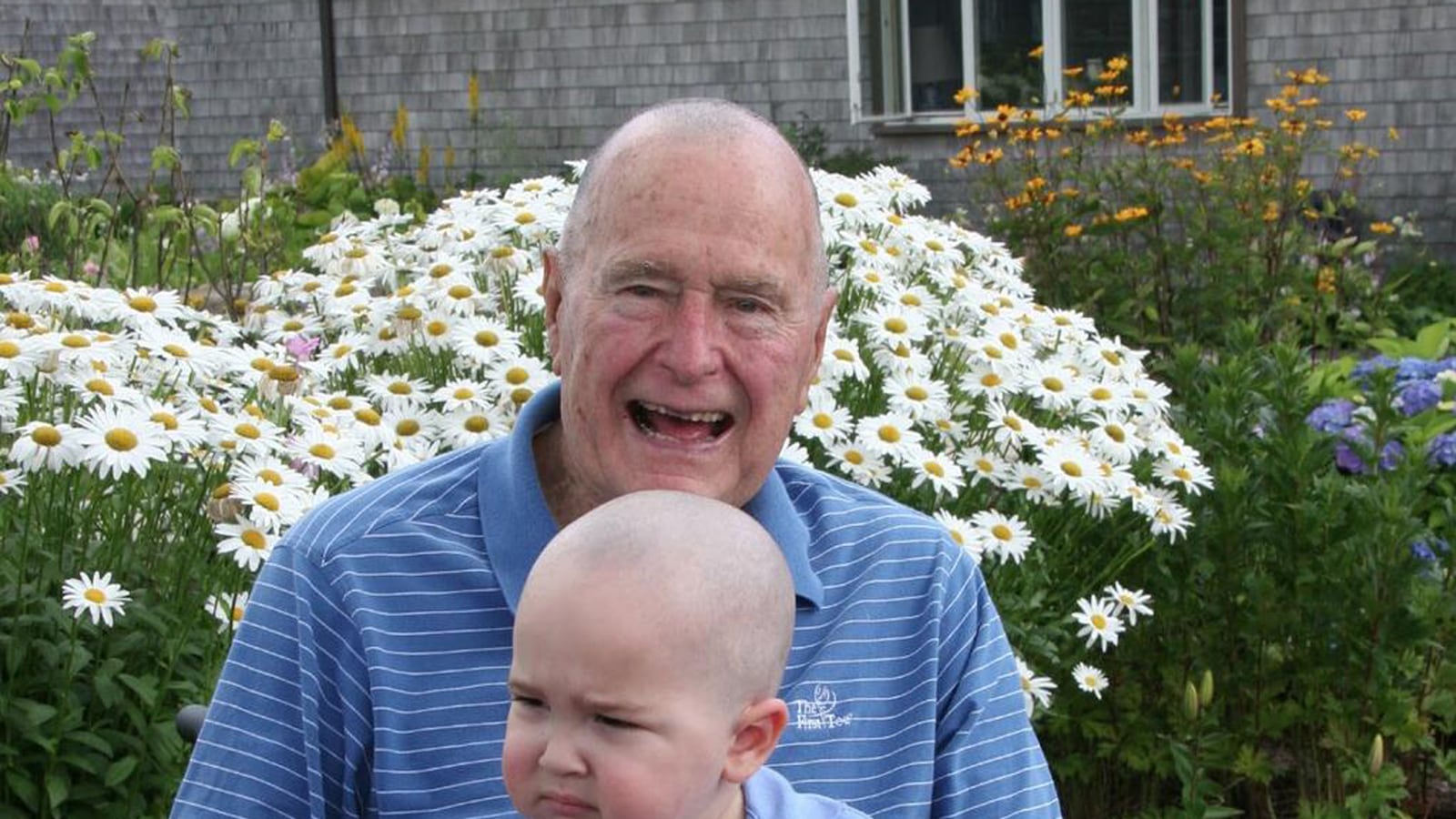 cheats/2013/07/24/george-h-w-shaves-head/130724-george-bush-shaved-head_ivaphe