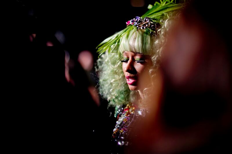 galleries/2011/11/09/versace-for-h-m-photos-from-fashion-show-with-nicki-minaj-prince/versace-gallery-1_cdeiau