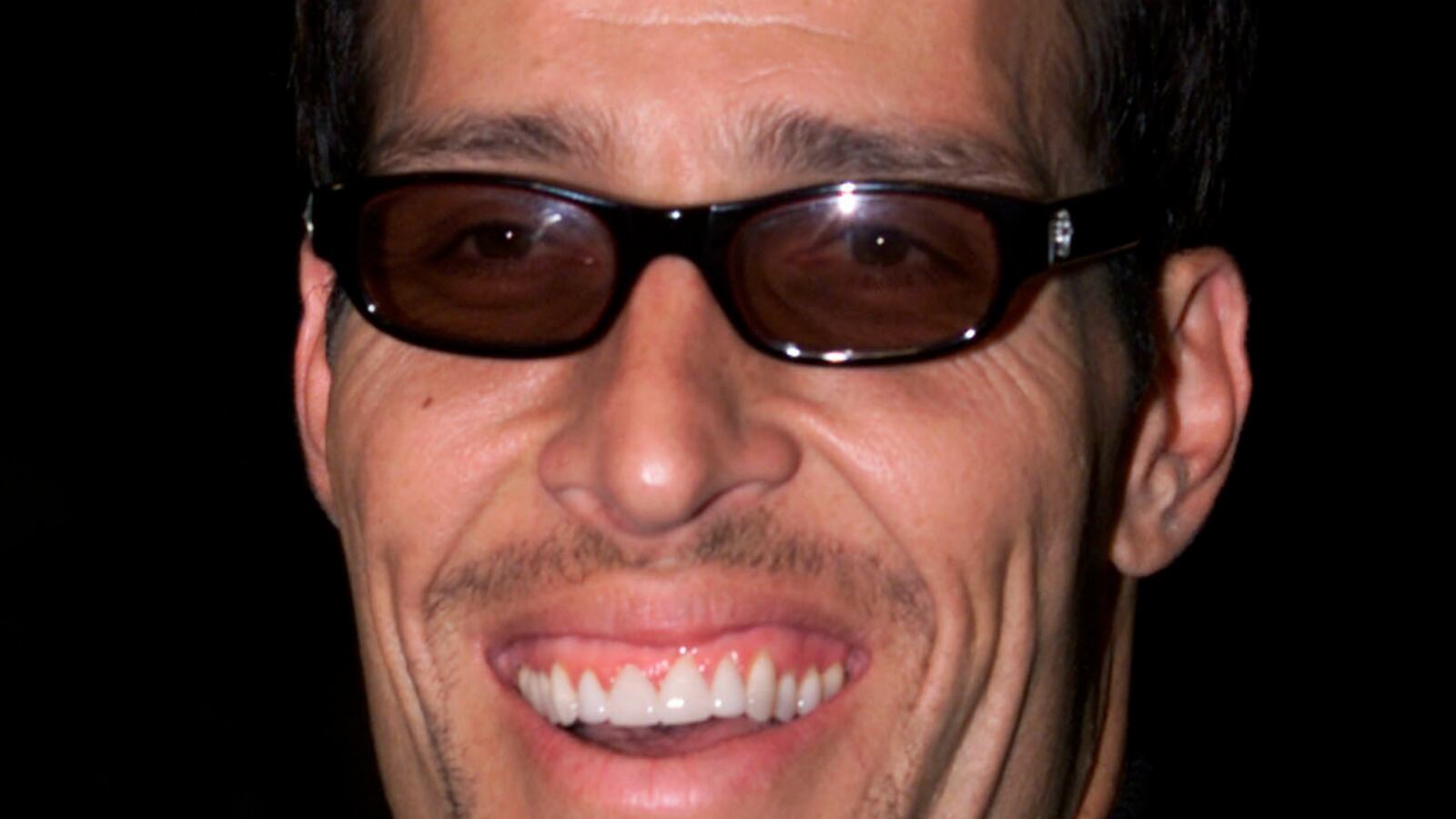 cheats/2016/06/24/30-people-burned-in-hot-coals-walk/160624-tony-robbins-cheat_aj5brj