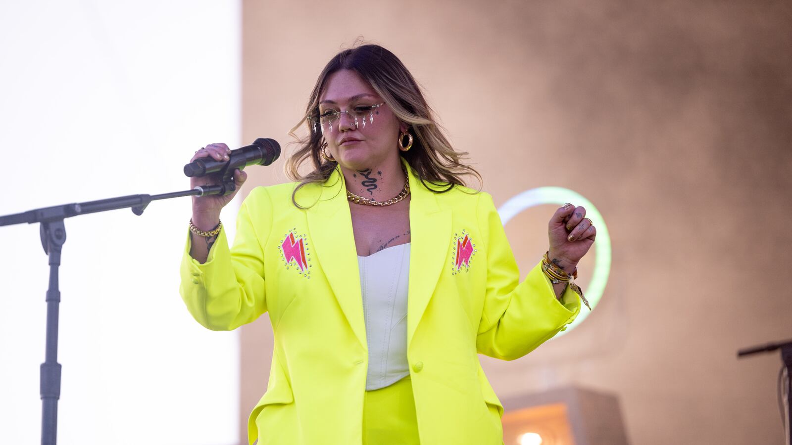 Singer Elle King performs at the 2023 Stagecoach Festival.