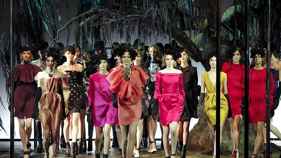 galleries/2011/03/09/paris-fashion-week/paris-fashion-wrap---lanvin_djauxc