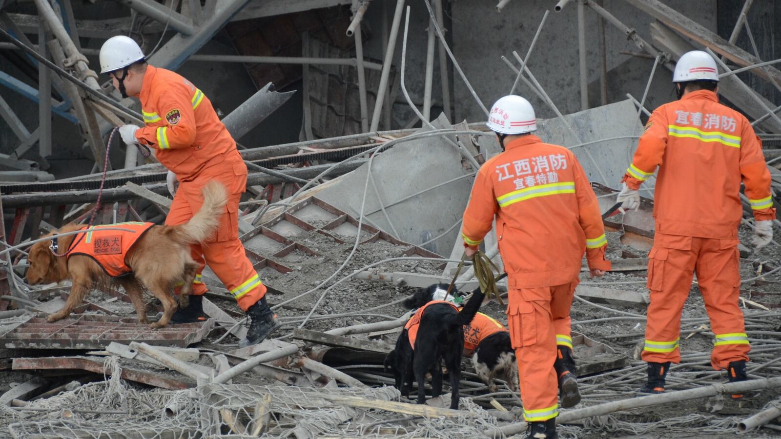 cheats/2016/11/24/at-least-67-dead-in-china-scaffolding-collapse/161124-china-construction-collapse-cheat_jbotyg