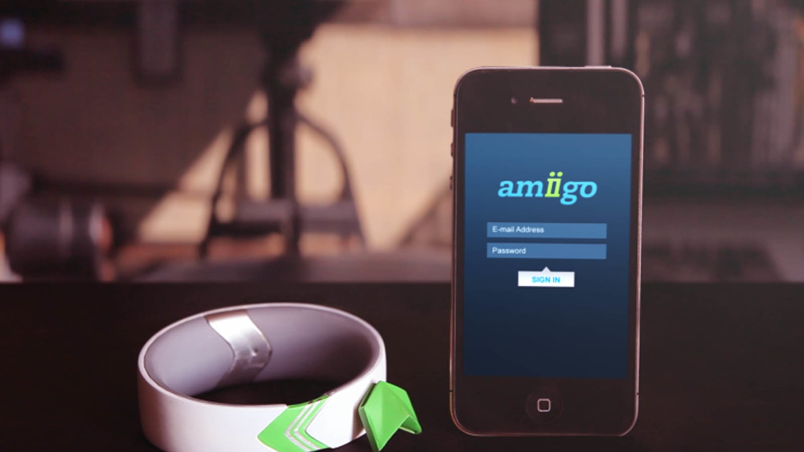 articles/2014/08/04/amiigo-tracker-pairs-data-with-deadlifts/140803-Ferenstein-amiigo-tease_xe7rst