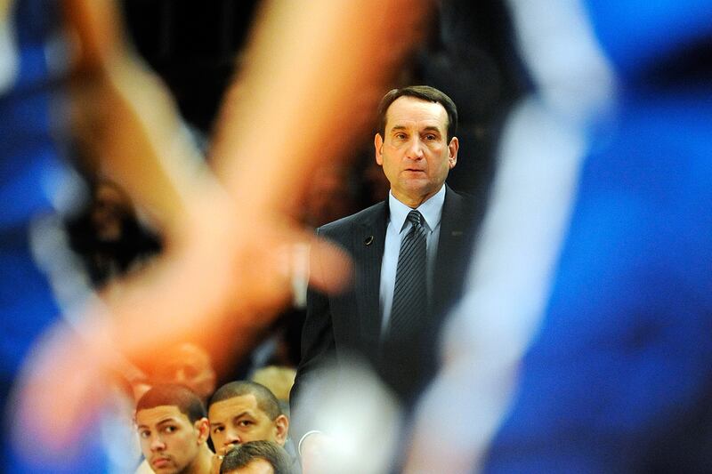 galleries/2011/11/17/ashton-kutcher-franco-harris-and-others-support-joe-paterno-after-his-firing/mike-krzyzewski-paterno-supporters_ye8pf7