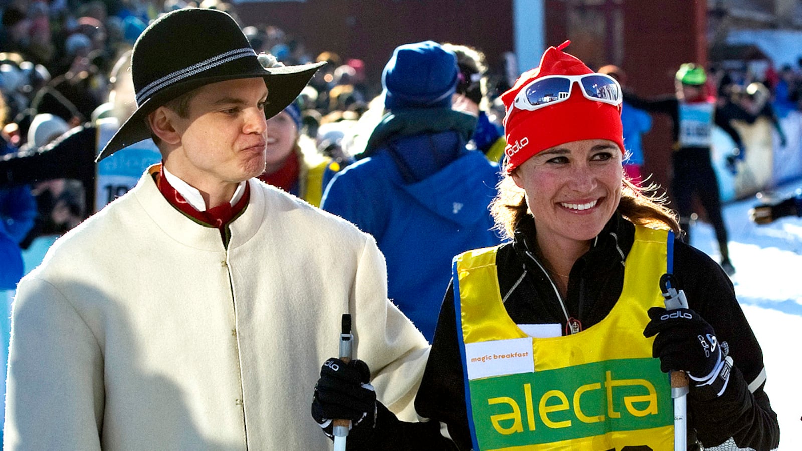 articles/2012/03/05/pippa-in-peril/kiss-pippa-cheat_b6v66w