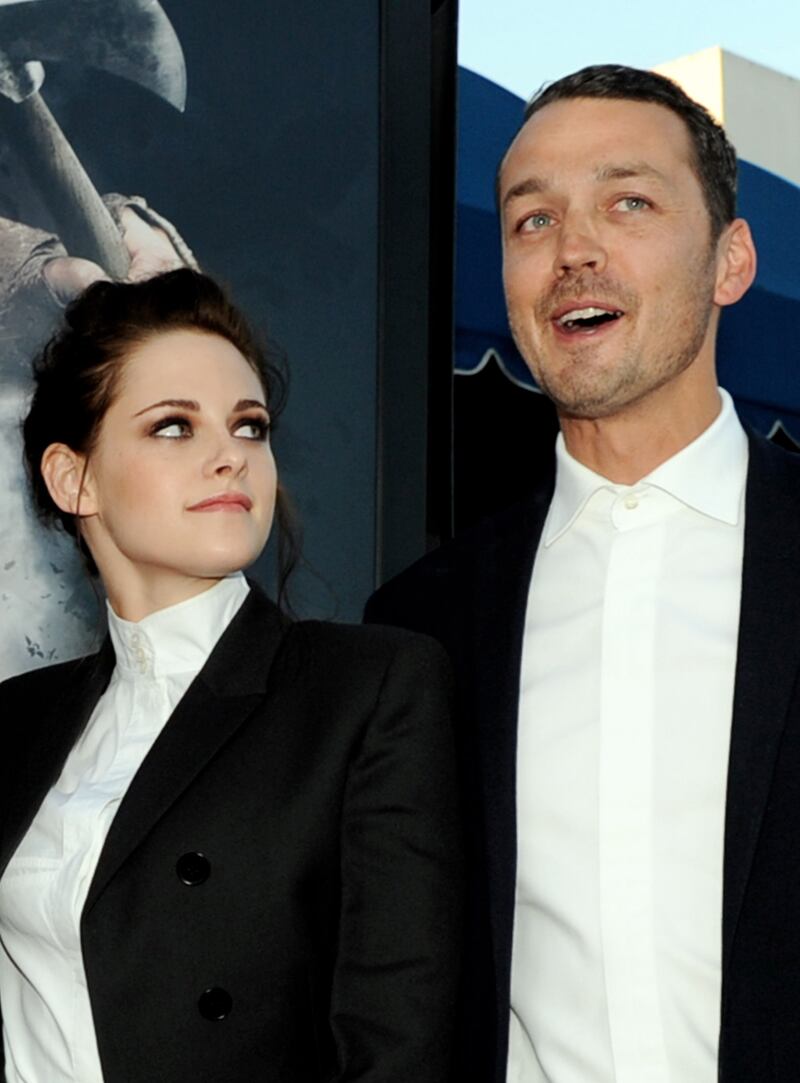 galleries/2012/12/18/2012-celebrity-scandals-kate-middleton-amanda-bynes-more-photos/celeb-scandals-kristen-stewart_omrzza