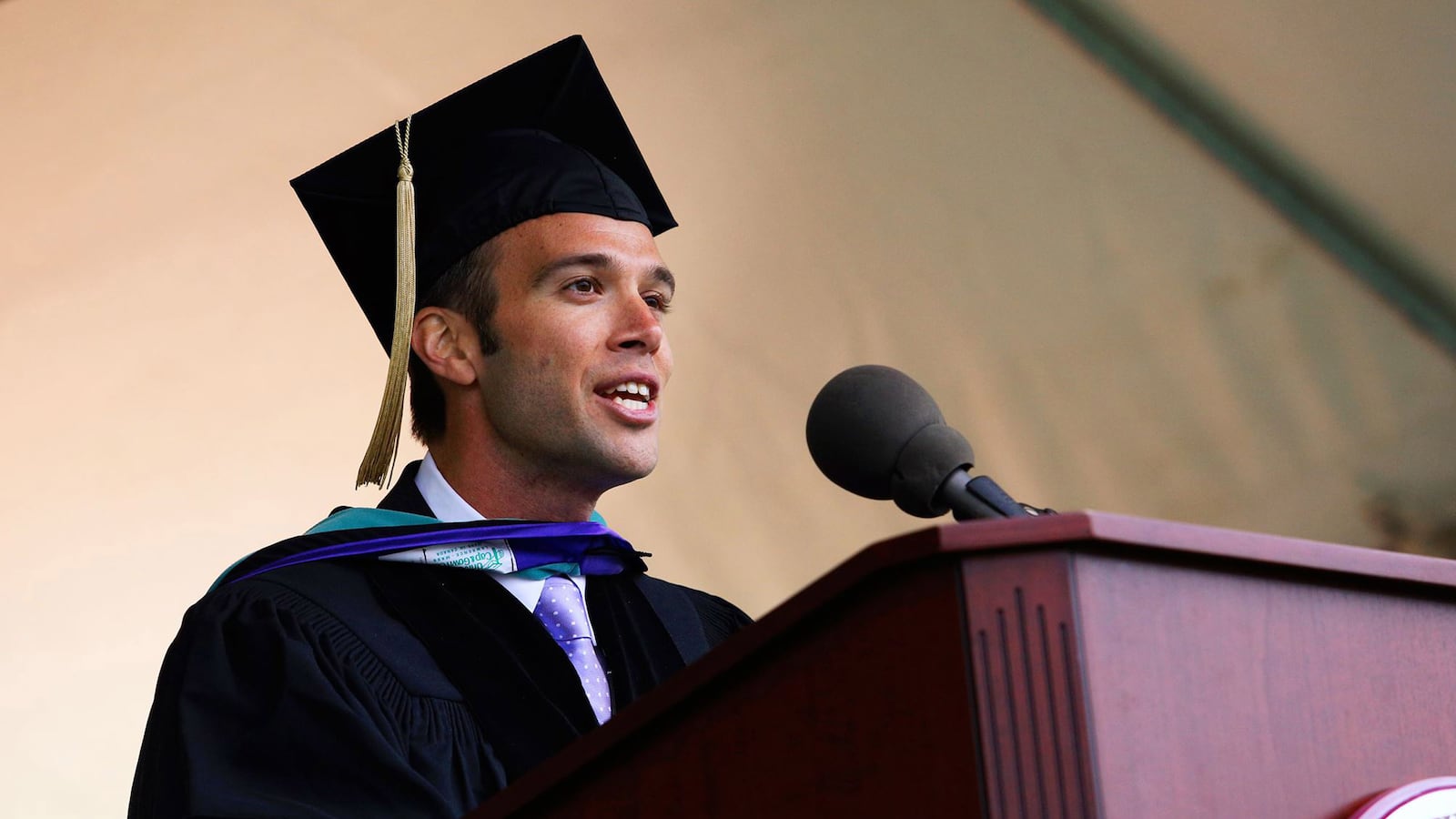 articles/2014/05/26/read-jon-favreau-s-full-commencement-address-to-college-of-the-holy-cross/140526-favreau-commencement-tease_n0qpzf