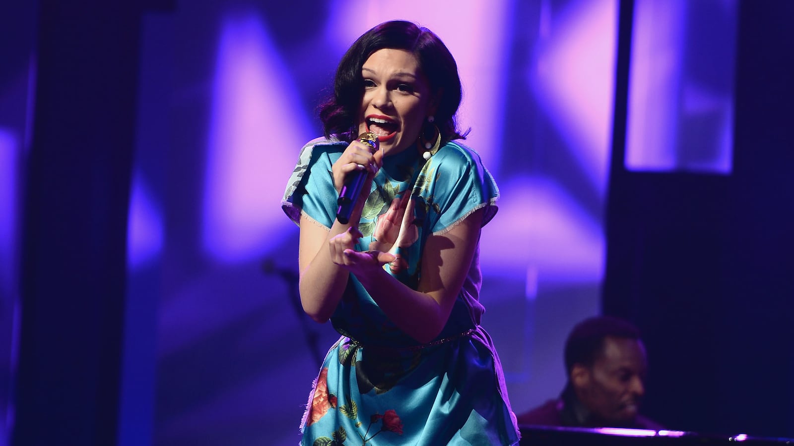 articles/2014/07/30/can-jessie-j-s-bang-bang-save-us-from-this-awful-musical-summer/140730-fallon-song-summer-tease_m0zgmj