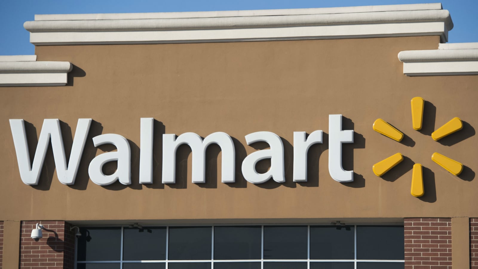 cheats/2016/01/15/walmart-closing-269-stores-154-in-u-s/150826-walmart-ends-sale-of-assault-rifles-cheat_dllxlf