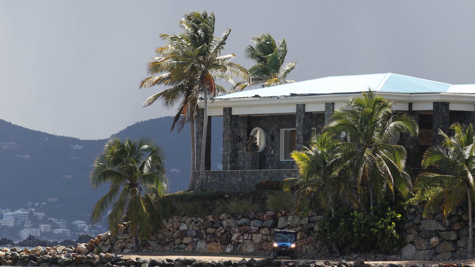 2019-08-18T053602Z_1494322597_RC1CD1025040_RTRMADP_3_PEOPLE-JEFFREYEPSTEIN_bfaudv