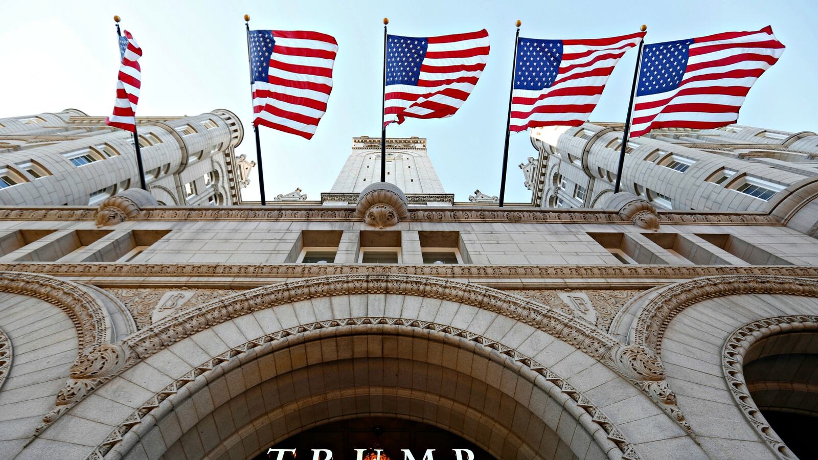 cheats/2016/11/29/bahrain-to-host-national-day-at-trump-hotel/161129-trump-hotel-cheat_vel8lh