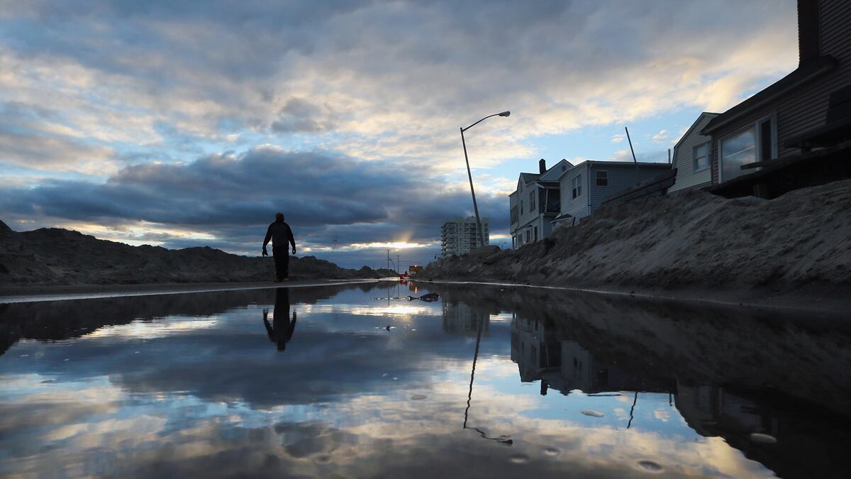 articles/2012/11/05/hurricane-sandy-s-unmistakable-message/global-warming-daly-tease_hsef4t