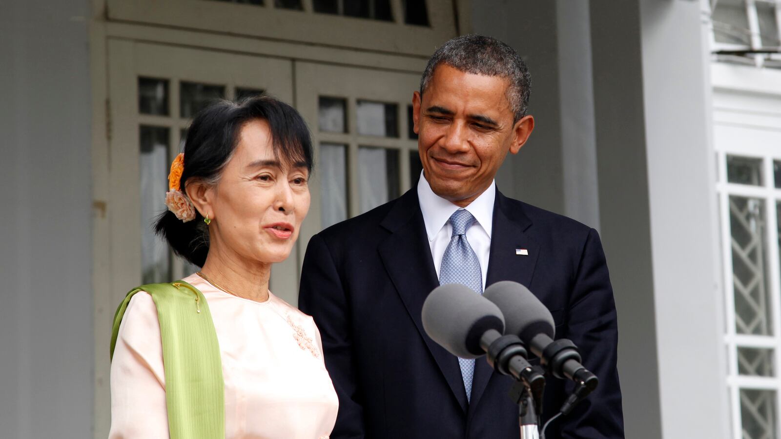 cheats/2012/11/19/obama-praises-aung-san-suu-kyi/obama-praises-aung-sang-suu-kyi-cheat_oafq69