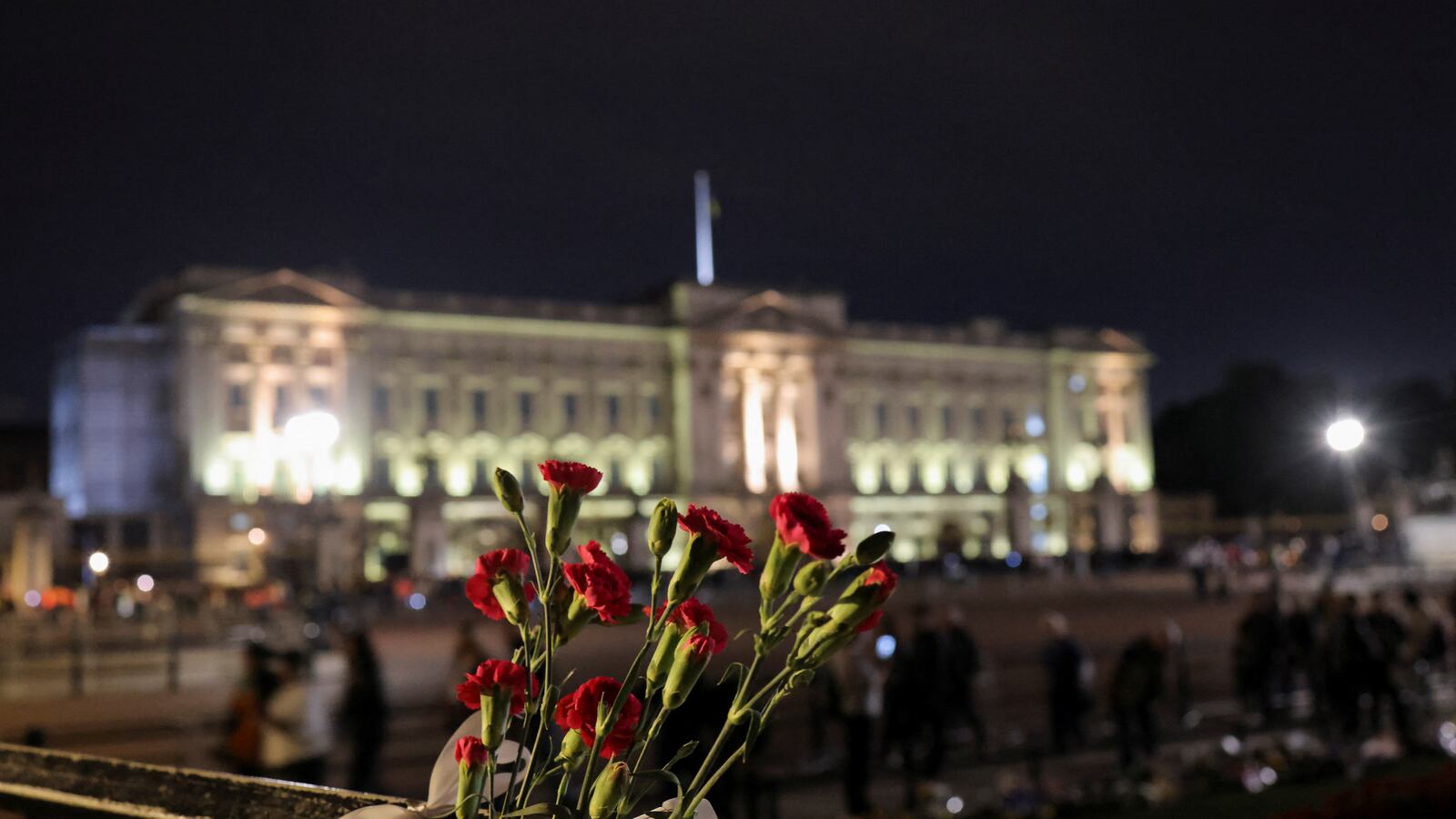 2022-09-11T200632Z_1752438753_RC28FW9HXIDU_RTRMADP_3_BRITAIN-ROYALS-QUEEN_luthfg