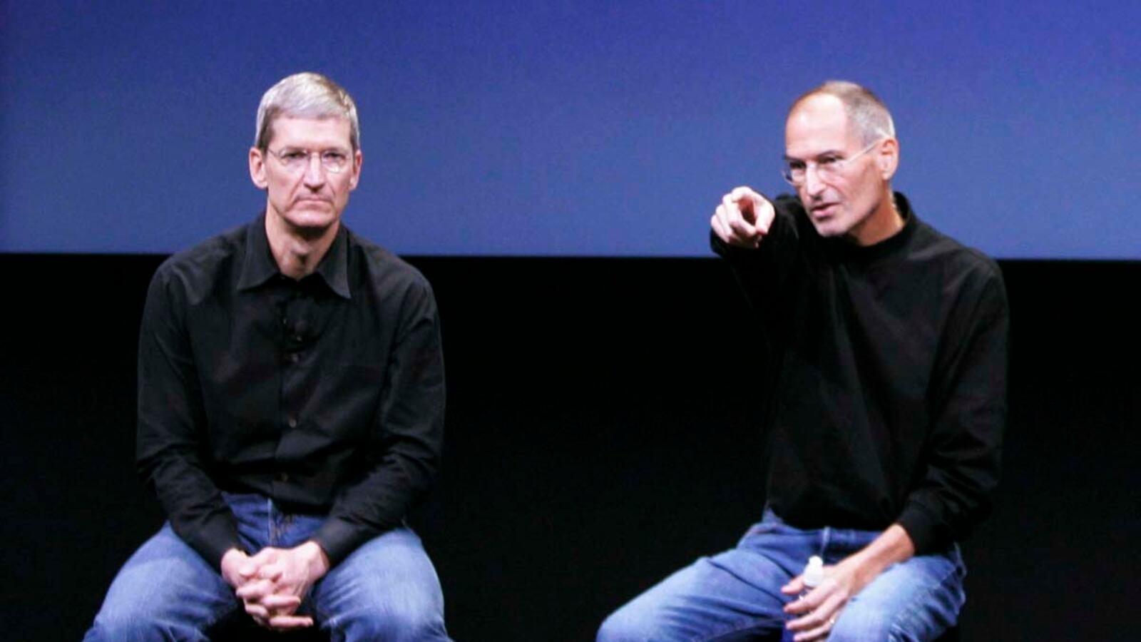 articles/2011/08/24/steve-jobs-resigns-tim-cook-takes-over-as-ceo/steve-jobs-tim-cook_ik03ks